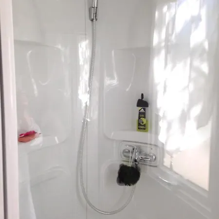 Bungalow De 3 Chambres A Frejus Avec Piscine Partagee Terrasse Amenagee Et Wifi A 5 Km De La Plage Holiday home *