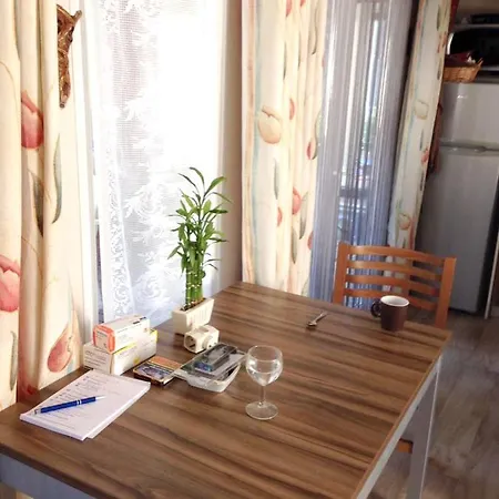 Bungalow De 3 Chambres A Frejus Avec Piscine Partagee Terrasse Amenagee Et Wifi A 5 Km De La Plage * Frejus