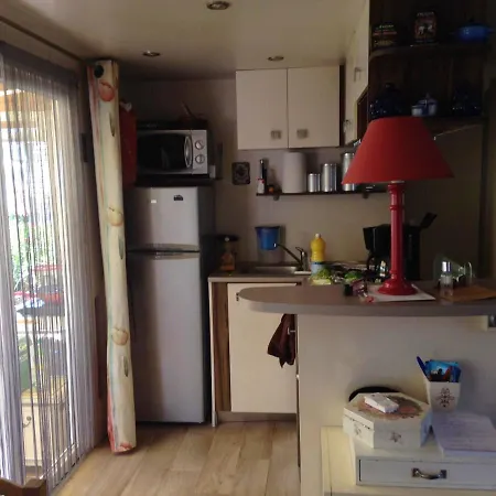 Bungalow De 3 Chambres A Frejus Avec Piscine Partagee Terrasse Amenagee Et Wifi A 5 Km De La Plage Holiday home