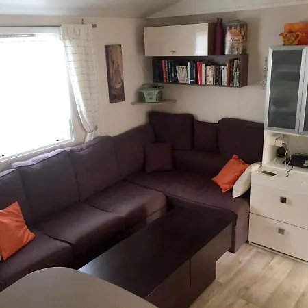 Bungalow De 3 Chambres A Frejus Avec Piscine Partagee Terrasse Amenagee Et Wifi A 5 Km De La Plage Holiday home