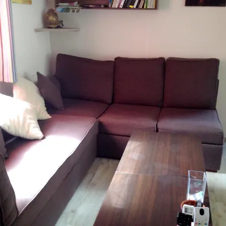 Bungalow De 3 Chambres A Frejus Avec Piscine Partagee Terrasse Amenagee Et Wifi A 5 Km De La Plage * Frejus
