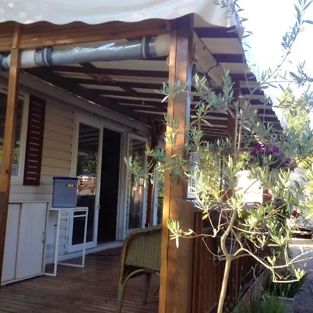 Bungalow De 3 Chambres A Frejus Avec Piscine Partagee Terrasse Amenagee Et Wifi A 5 Km De La Plage *