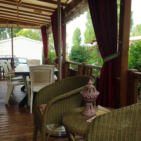 Bungalow De 3 Chambres A Frejus Avec Piscine Partagee Terrasse Amenagee Et Wifi A 5 Km De La Plage Holiday home