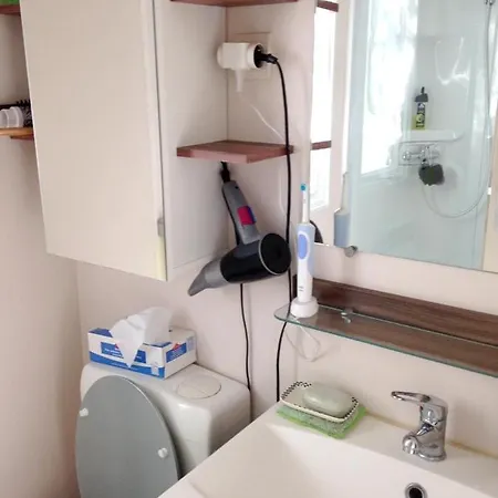 Holiday home Bungalow De 3 Chambres A Frejus Avec Piscine Partagee Terrasse Amenagee Et Wifi A 5 Km De La Plage *