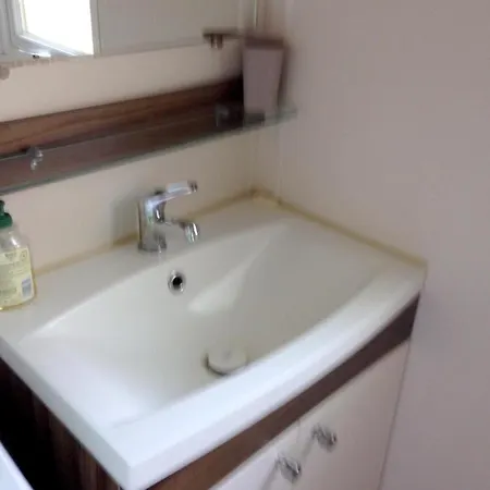 Bungalow De 3 Chambres A Frejus Avec Piscine Partagee Terrasse Amenagee Et Wifi A 5 Km De La Plage * Frejus