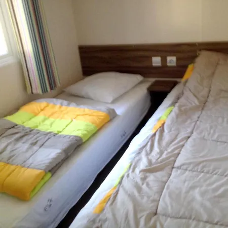 Bungalow De 3 Chambres A Frejus Avec Piscine Partagee Terrasse Amenagee Et Wifi A 5 Km De La Plage