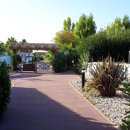 Holiday home Bungalow De 3 Chambres A Frejus Avec Piscine Partagee Terrasse Amenagee Et Wifi A 5 Km De La Plage *