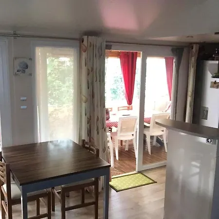 Bungalow De 3 Chambres A Frejus Avec Piscine Partagee Terrasse Amenagee Et Wifi A 5 Km De La Plage * Frejus