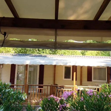 Bungalow De 3 Chambres A Frejus Avec Piscine Partagee Terrasse Amenagee Et Wifi A 5 Km De La Plage *