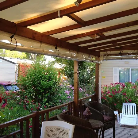 Bungalow De 3 Chambres A Frejus Avec Piscine Partagee Terrasse Amenagee Et Wifi A 5 Km De La Plage *
