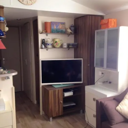Bungalow De 3 Chambres A Frejus Avec Piscine Partagee Terrasse Amenagee Et Wifi A 5 Km De La Plage Nyaraló