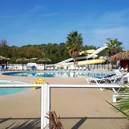 Bungalow De 3 Chambres A Frejus Avec Piscine Partagee Terrasse Amenagee Et Wifi A 5 Km De La Plage *