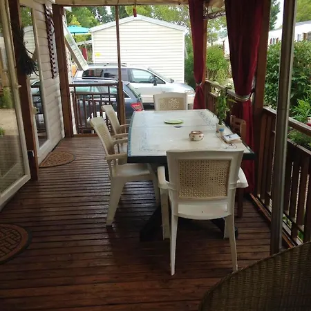 Bungalow De 3 Chambres A Frejus Avec Piscine Partagee Terrasse Amenagee Et Wifi A 5 Km De La Plage Nyaraló Fréjus